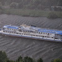 Ливень на реке Москва 12 июля сего года,,, :: Анатолий Колосов