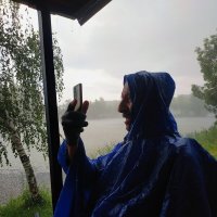 Селфи в дождь. "Интересно, дождь ничего во мне не испортил?" :: Андрей Лукьянов Селфи в дождь. "Интересно, дождь ничего во мне не испортил?" :: Андрей Лукьянов