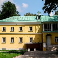 Обратная сторона Южного  флигеля :: Анатолий Колосов