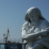 На фоне порта :: Максим Егоров