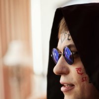 Тайна под капюшоном: современный портрет :: Джованни Луче Тайна под капюшоном: современный портрет :: Джованни Луче