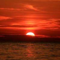 Утомленное солнце нежно с морем прощалось :: Валерий 