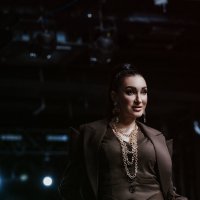 Элегантность и уверенность: портрет на подиуме :: Джованни Луче