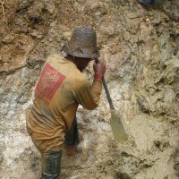 Горщик или человек занимающийся добычаей драгоценных камней и алмазов. :: unix (Илья Утропов)