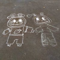 Модная нынче плюшевая игрушка Лабубу уже засветилась и в стрит-арте) :: Галина Бобкина