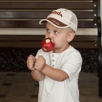 Поиграю,потом доем! :: Батик Табуев