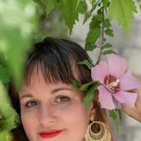 Портрет с цветком :: Геннадий Б