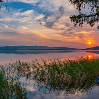 Солнце только-только встало над горизонтом... :: Алексей Мезенцев