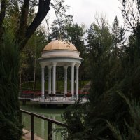 Одинокая ротонда :: Алексей Большаков