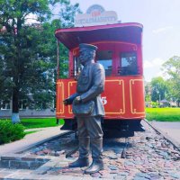 Старый трамвай и кондуктор :: Галина Бобкина