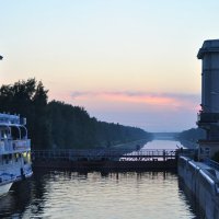 Шлюз. Близится закат :: Марина Виноградова