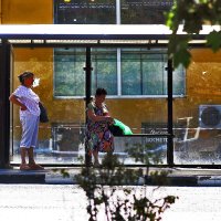 На остановке :: Юрий Гайворонскiий На остановке :: Юрий Гайворонскiий