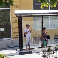 На остановке :: Юрий Гайворонскiий