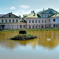 Один из древнейших водоемов города. :: Татьяна Помогалова