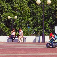 Июль...Малыш на мини-квадроцикле! :: Владимир 