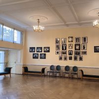 В театральном фойе. :: Ольга 