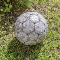 Пенсионер отдыхает на травке :: Валерий Иванович