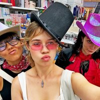 Шляпный  сезон. :: Vladimir Semenchukov