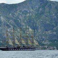 Бригантина поднимает паруса :: Марина Виноградова