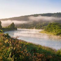 Раннее утро в таежной долине реки Ухта, Республика Коми. Только всплески хариуса нарушают тишину :: Николай Зиновьев