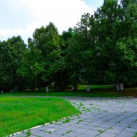 Алатырь. Липы на площади Октябрьской Революции. :: Пётр Чернега Алатырь. Липы на площади Октябрьской Революции. :: Пётр Чернега