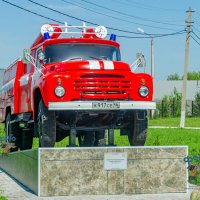 памятник пожарному ретро-автомобилю ЗИЛ-130. город Курск :: Руслан Васьков