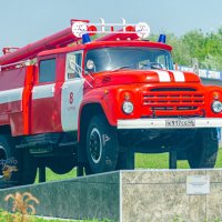 памятник пожарному ретро-автомобилю ЗИЛ-130. город Курск :: Руслан Васьков