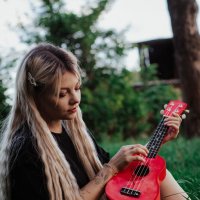 Девушка и укулель :: Валерия .