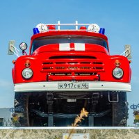 памятник пожарному ретро-автомобилю ЗИЛ-130. город Курск :: Руслан Васьков