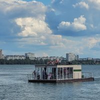 Что-то плавучее, развлекательное :: Татьяна Машошина