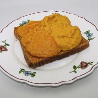 Бутерброд с тыквенной и кабачковой икрой :: Валерий Иванович