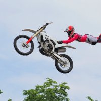 Вдогонку за двухколёсным. :: Евгений Седов