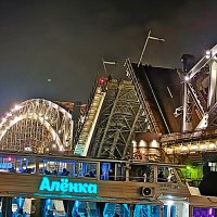 В честь таких кораблей и разводят мосты! :: Vladimir Semenchukov В честь таких кораблей и разводят мосты! :: Vladimir Semenchukov