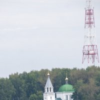 Вид на Всехсвятскую церковь от Тихвинского храма :: Gen Вид на Всехсвятскую церковь от Тихвинского храма :: Gen