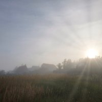 Солнце над деревней Курбатово :: Денис Бочкарёв