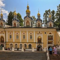 Псково-Печорский монастырь :: skijumper Иванов