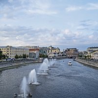 Водоотводной канал. Вид с Лужкова моста. :: Сергей Фомичев
