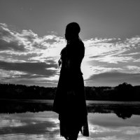 Девушка стоящая над водой :: Мария Яковлева