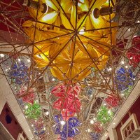 Светящаяся колонна вТЮТе . СПб. :: Лилия *