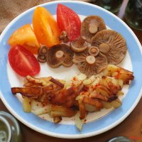 А мы картошечку, да с грибочками!  :-) :: Андрей Заломленков