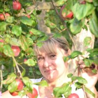 В яблоневом саду... :: Ирина Жигунова