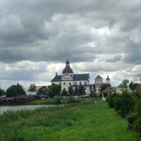 Один из старейших и красивейших городов Минской области - Несвиж. Фарный костёл :: Ирэн 