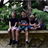 Юные курильщики в Таврическом саду :: Станислав Лебединский Юные курильщики в Таврическом саду :: Станислав Лебединский