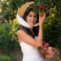 ЕваМария в яблочном саду :: Viktoria Anufrieva ЕваМария в яблочном саду :: Viktoria Anufrieva