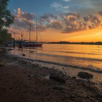 Вечер на реке Волге. :: Виктор Евстратов