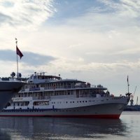 Теплоходы у причала :: светлана льдокова