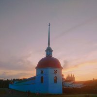 Вечер у стен монастыря :: Сергей Кочнев