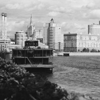 "Чайка" на реке :: Виталий Потапкин