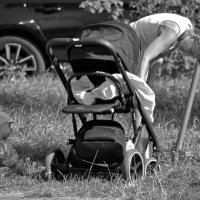 - Мама, давай помогу! :: Глeб ПЛATOB