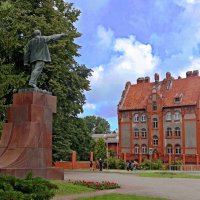 Ленин и прусские казармы :: Сергей Карачин